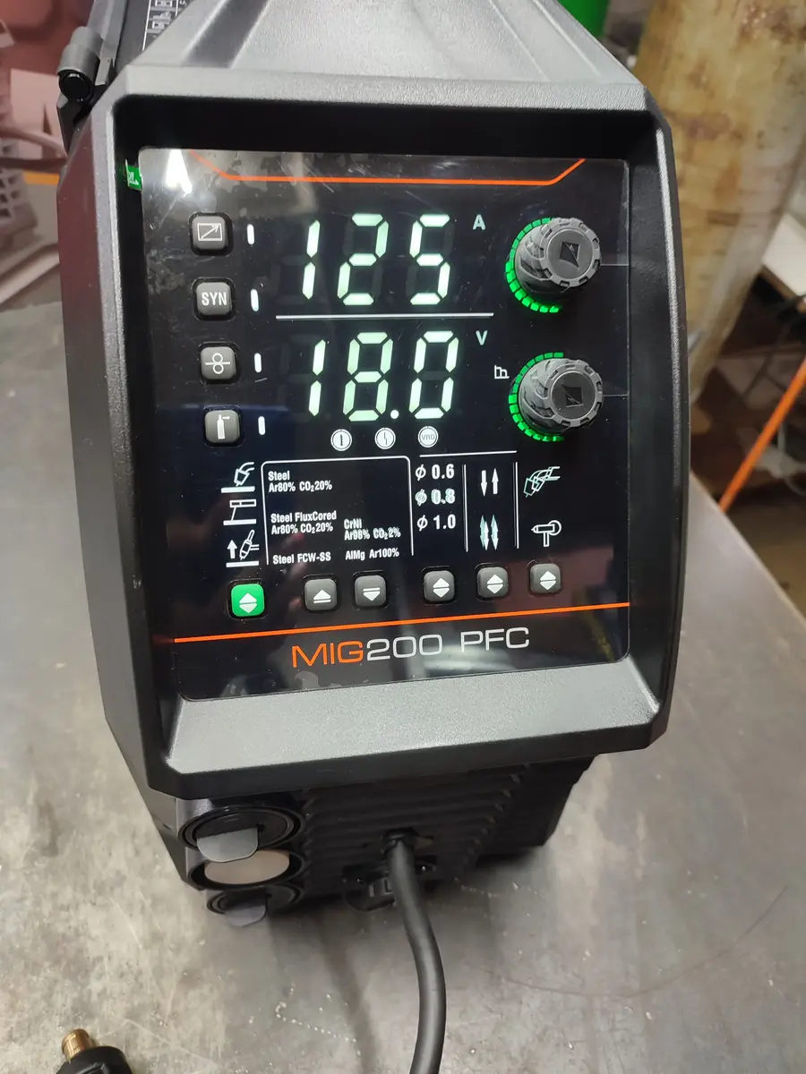 Aparat za zavarivanje Jasic evo 20 mig 200 pfc  • 5