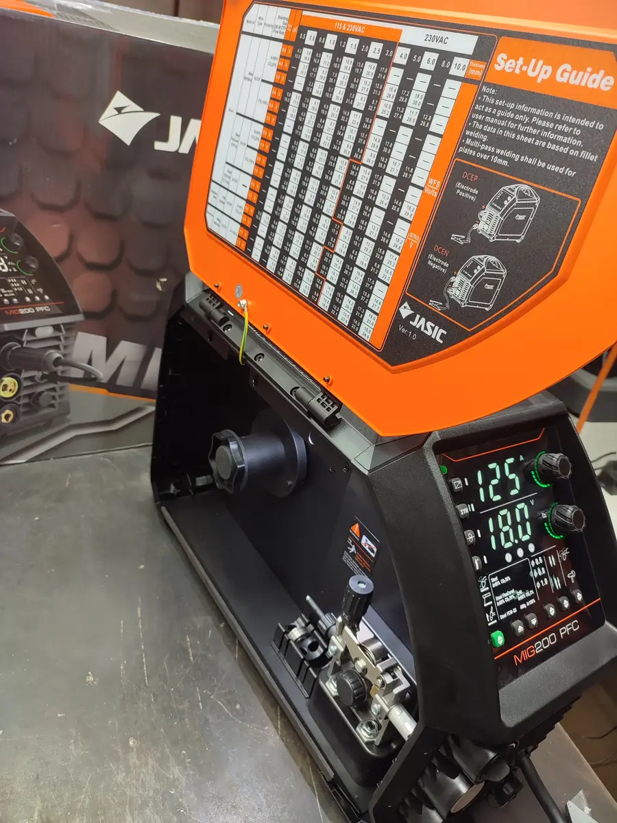 Aparat za zavarivanje Jasic evo 20 mig 200 pfc  • 6