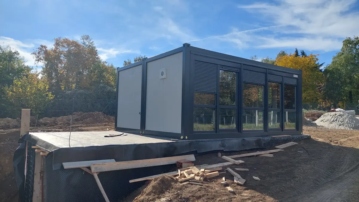 None Stambeni kotejneri • 3