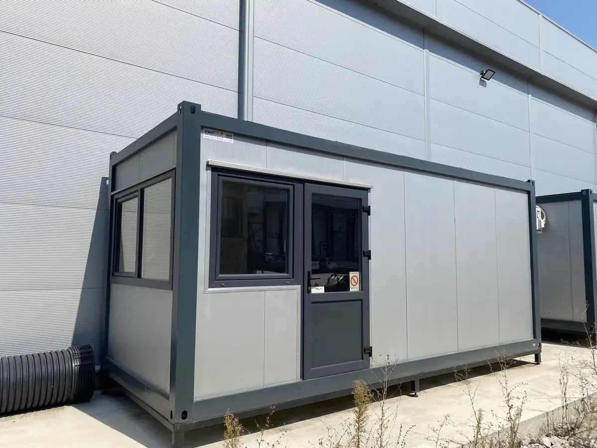 None Stambeni kotejneri • 3