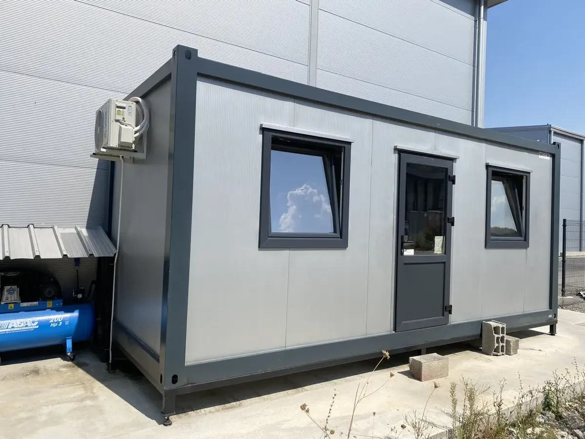 None Stambeni kotejneri • 3