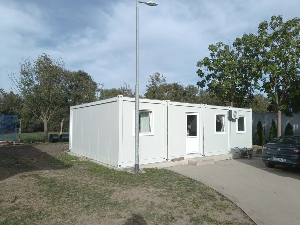 None Stambeni kotejneri • 1