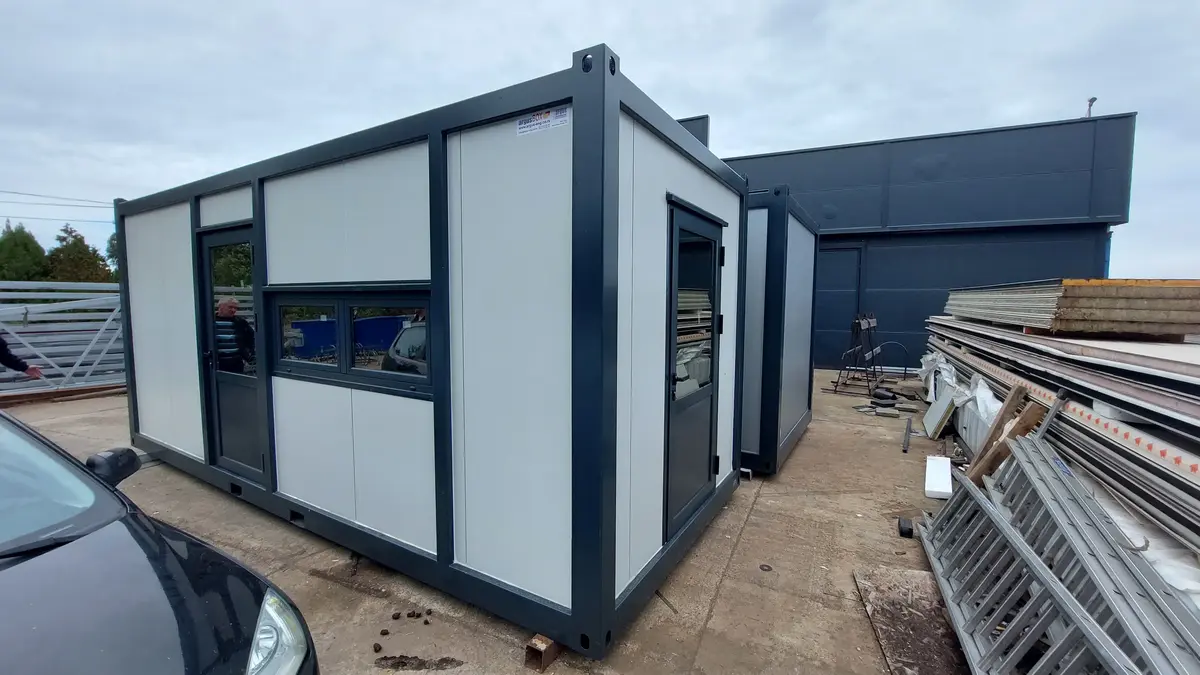 None Stambeni kotejneri • 1