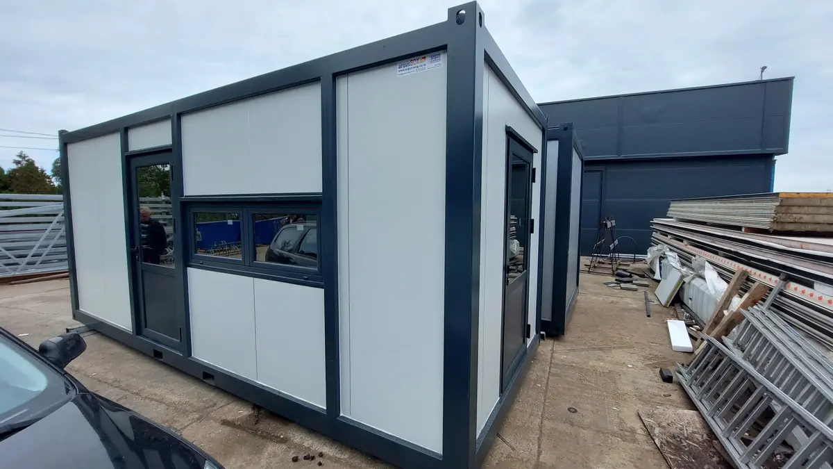 None Stambeni kotejneri • 2