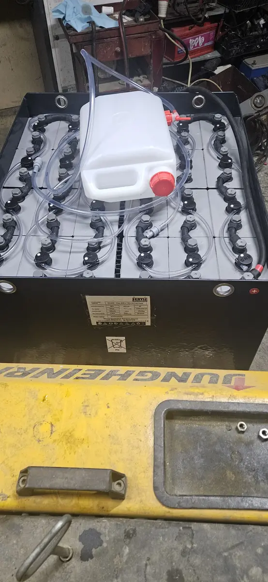 None Servis prodaja novih/polovnih baterija za viljuškare. • 18