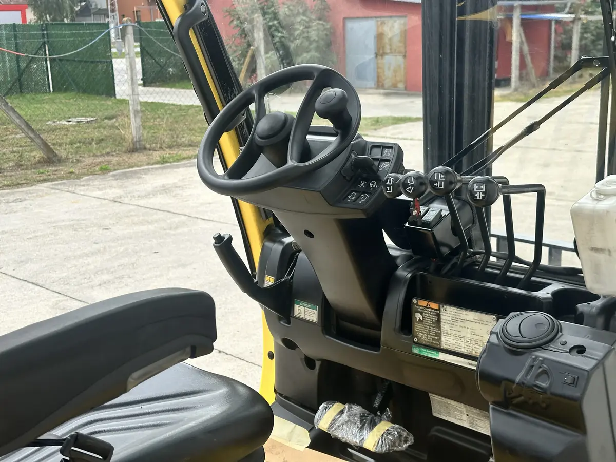 Gasni viljuškar Hyster • 3T Gas, godište 2015 • 5