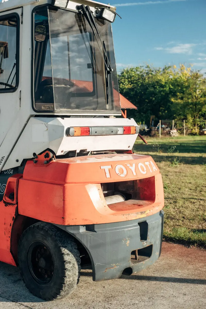 Dizel viljuškar Toyota • 4T, godište 2006 • 4