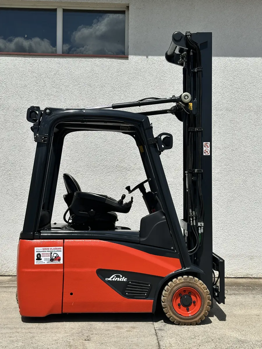 Električni viljuškar Linde • E16 Triplex, godište 2019 • 1