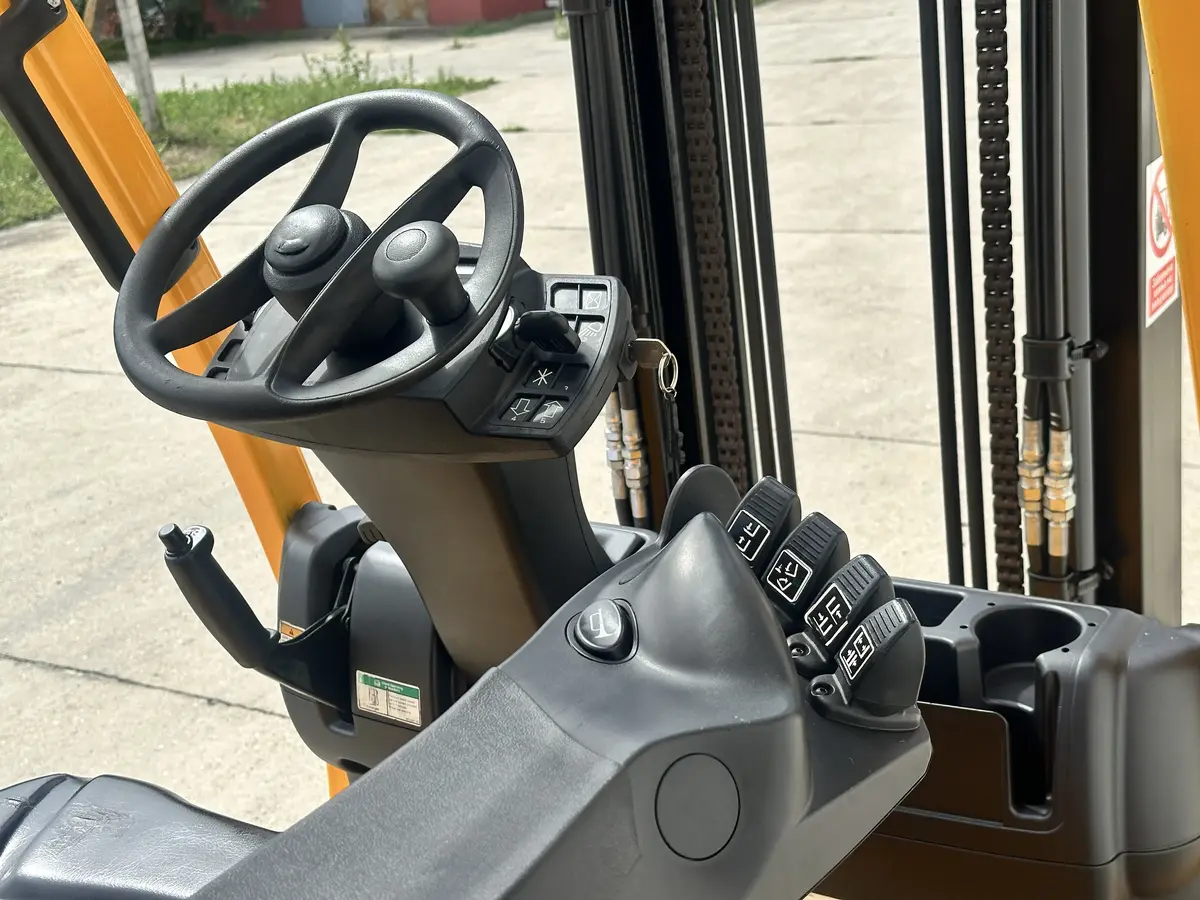 Gasni viljuškar Hyster • H1.6FT, godište 2016 • 6