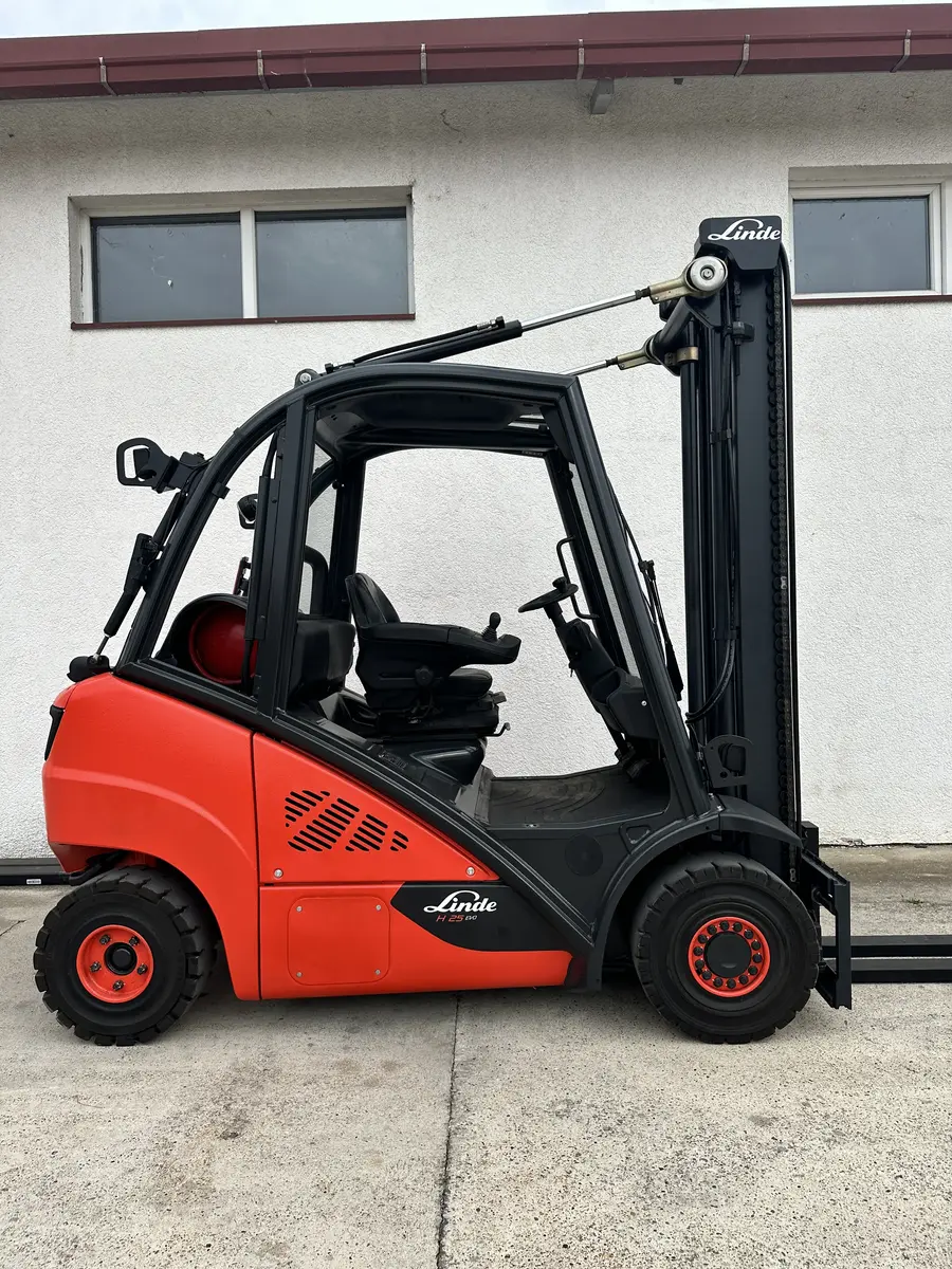 Gasni viljuškar Linde • H25T-02 EVO, godište 2015 • 3