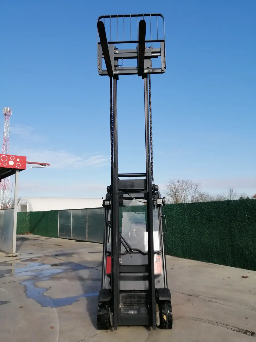 Gasni viljuškar Linde • H16T, godište 2007 • 4