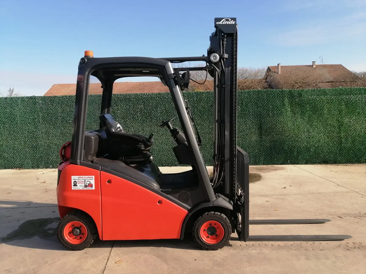 Gasni viljuškar Linde • H16T, godište 2007 • 1