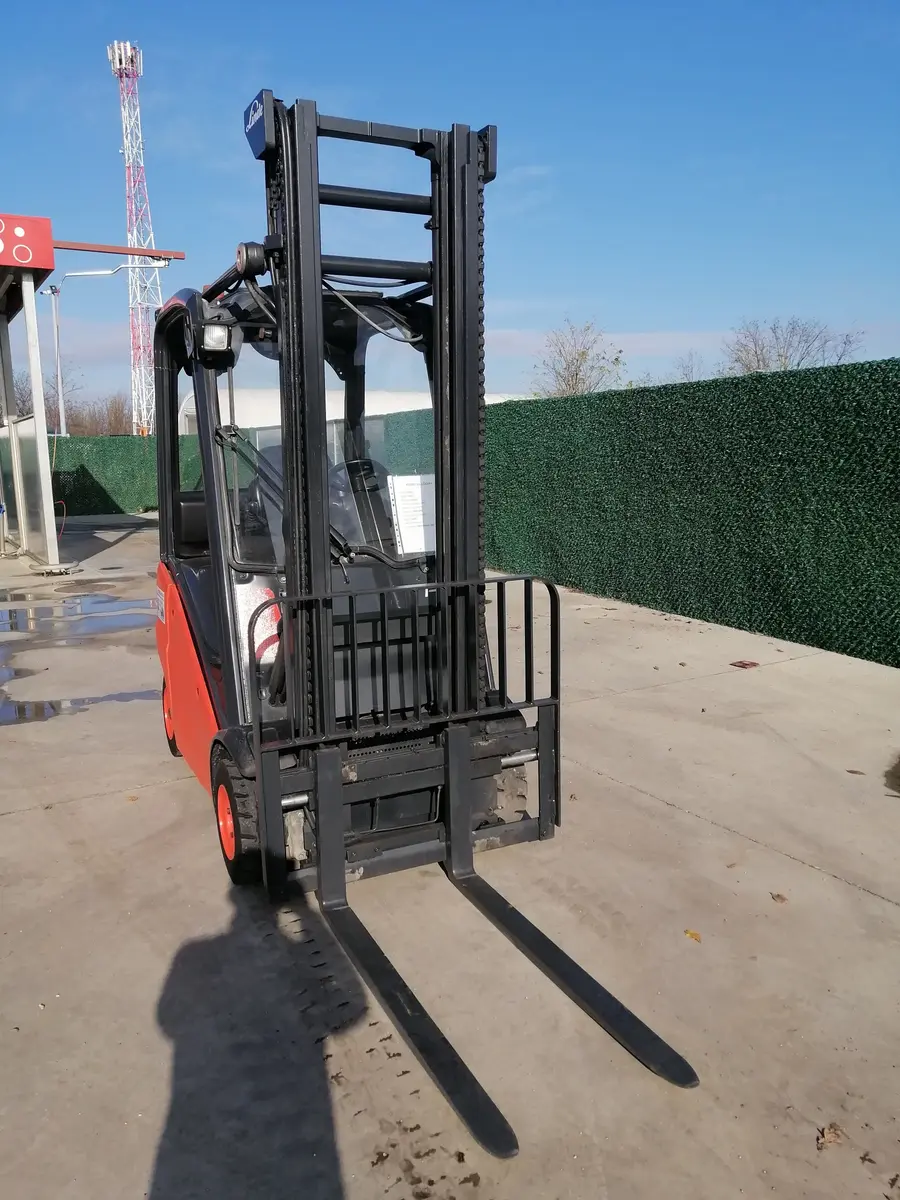 Gasni viljuškar Linde • H16T, godište 2007 • 3