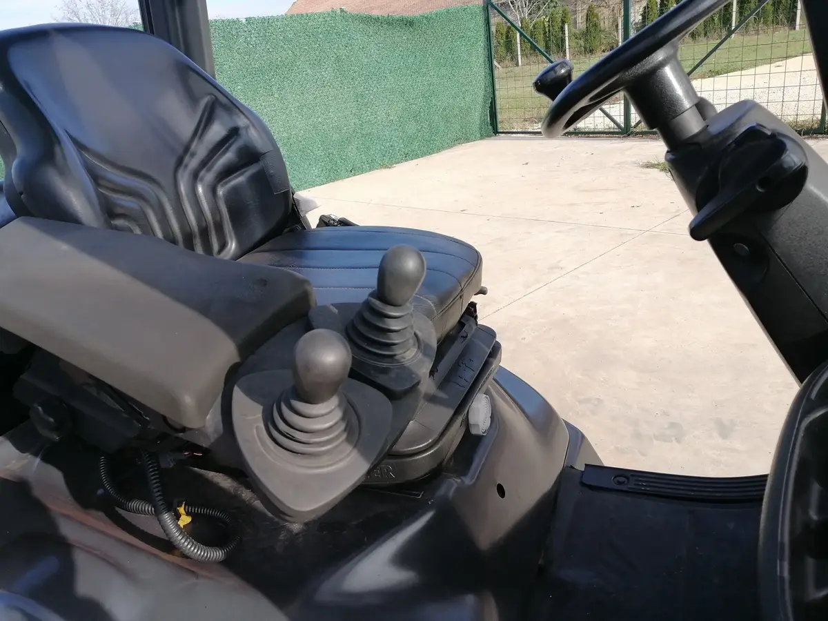 Gasni viljuškar Linde • H16T, godište 2007 • 6