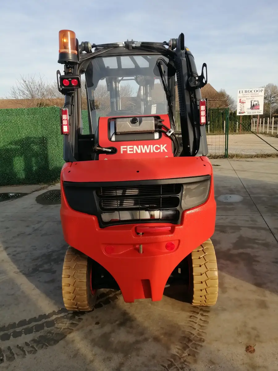 Gasni viljuškar Linde • H25T-02 EVO, godište 2017 • 3