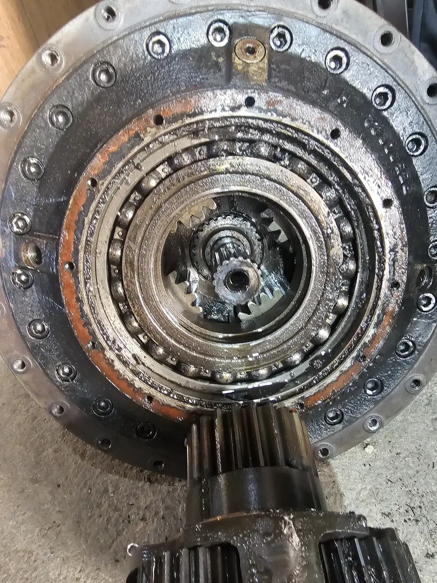 None Servis industrijskih mašina • 4