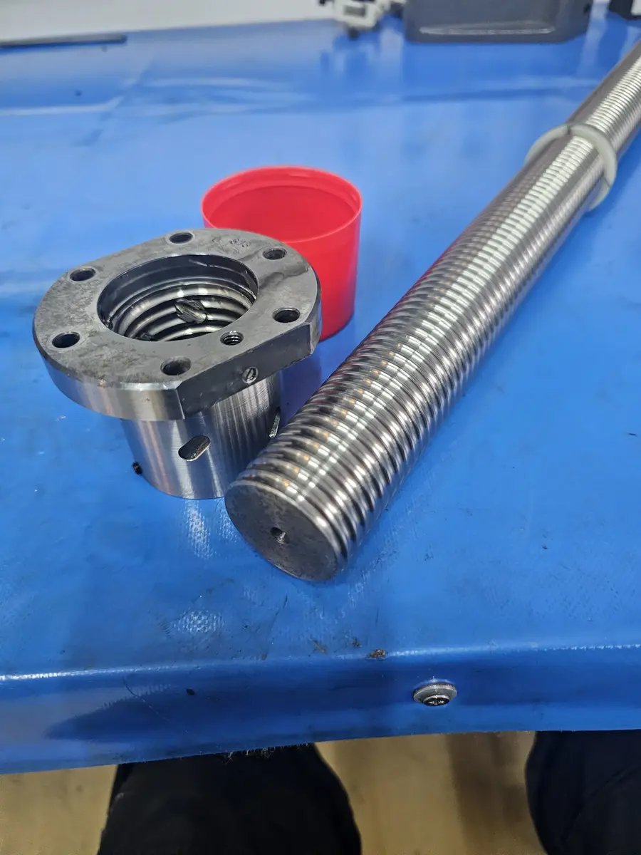 None Servis industrijskih mašina • 8