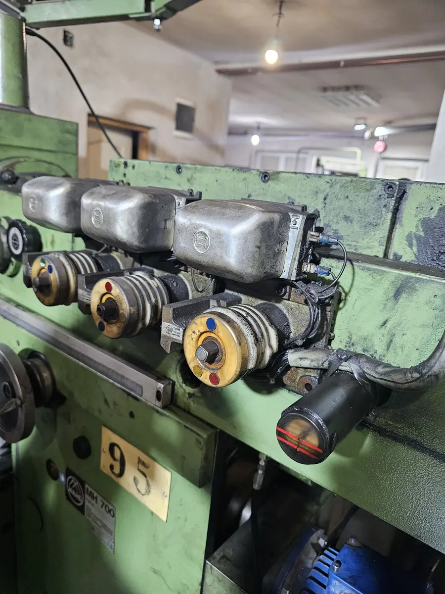 None Servis industrijskih mašina • 11