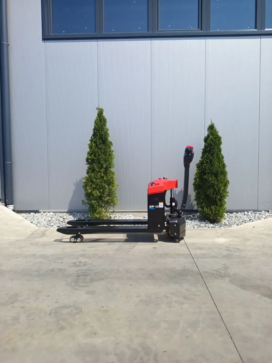 Električni viljuškar Manitou • EP15, godište 2025 • 3