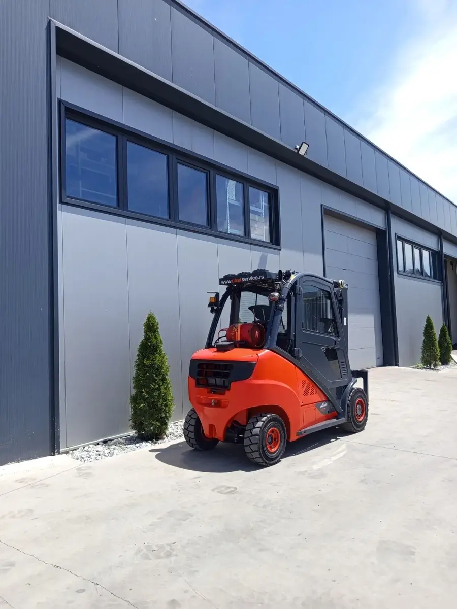 Gasni viljuškar Linde • H35T-02, godište 2014 • 3