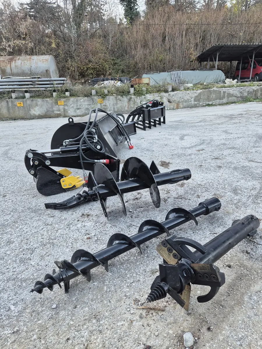 Mini utovarivač Skider - S 460, godište 2025 • 11