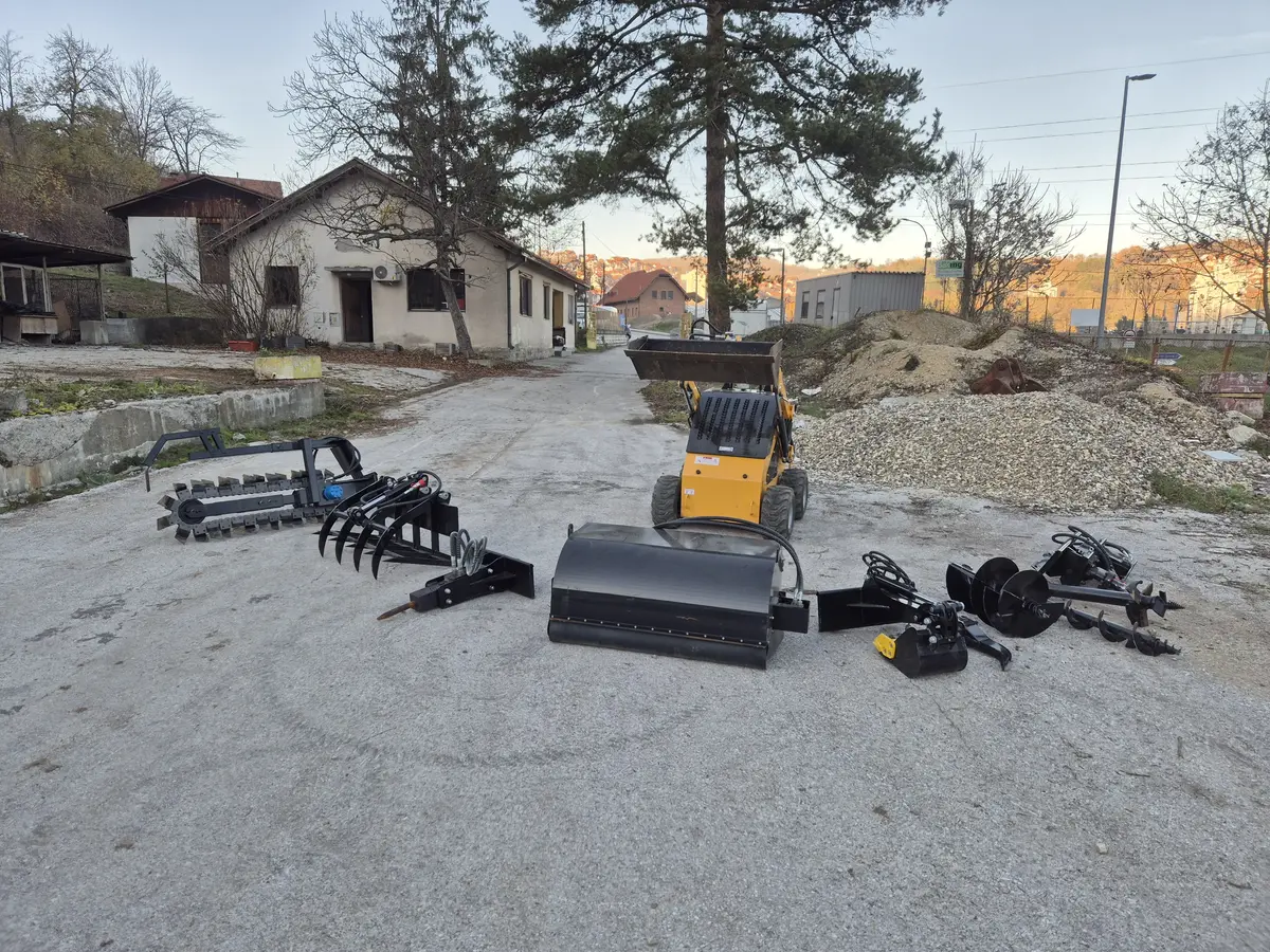 Mini utovarivač Skider - S 460, godište 2025 • 12