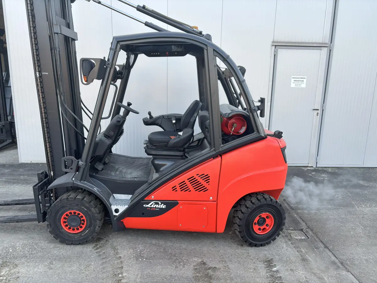 Dizel viljuškar Linde • H25D, H25T, E16, H40T, godište 2015 • 6