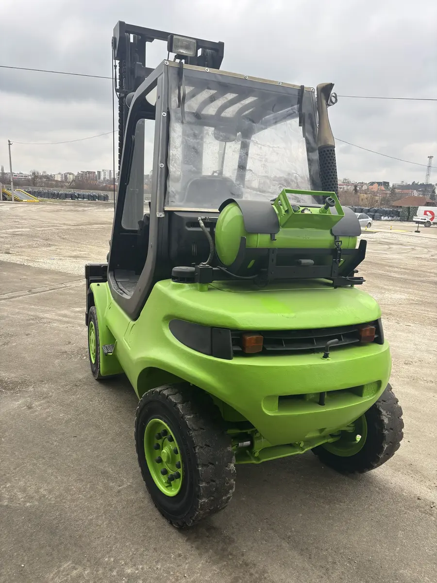 Dizel viljuškar Linde • H25D, H25T, E16, H40T, godište 2015 • 10