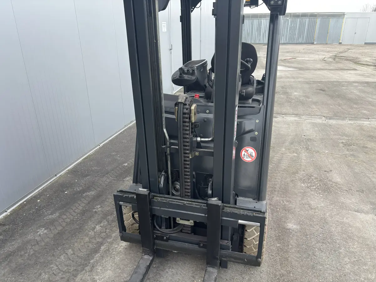 Električni viljuškar Linde • E16, godište 2015 • 4