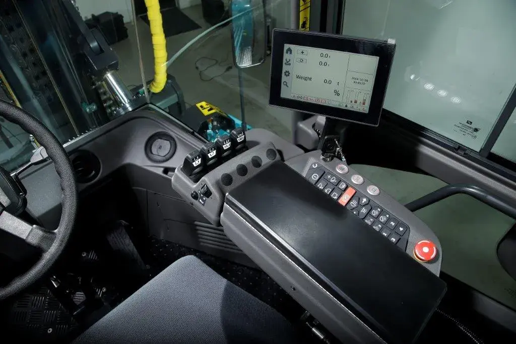 Dizel viljuškar Konecranes • SMV16-1200C, godište 2025 • 4