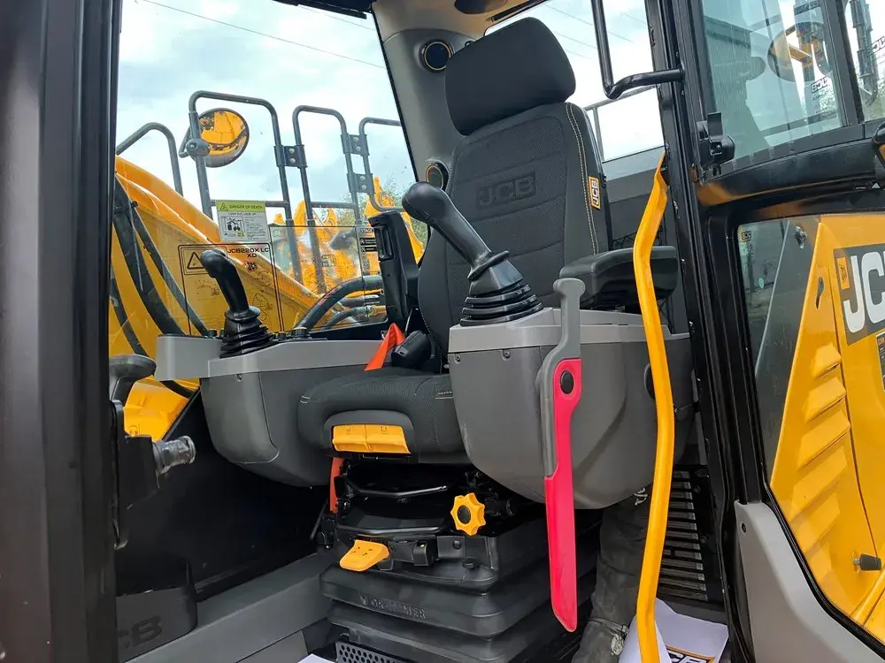 Veliki bager JCB •  220X XD, godište 2024 • 2