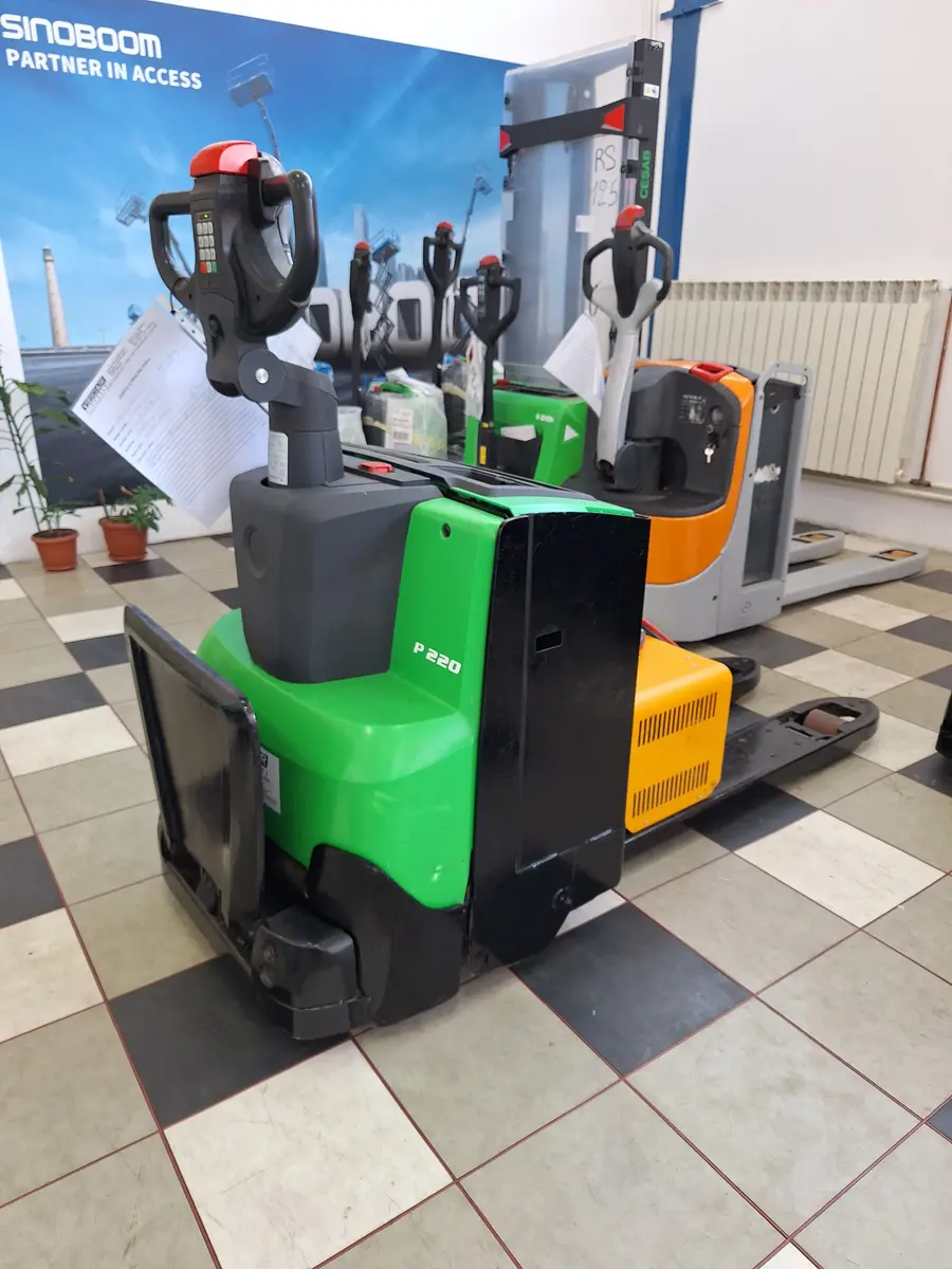 None Cesab • P220, godište 2017 • 2