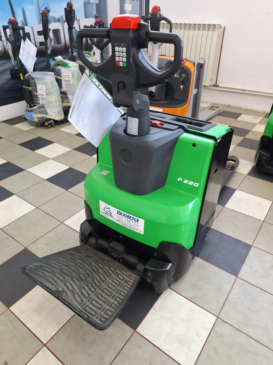 None Cesab • P220, godište 2017 • 3