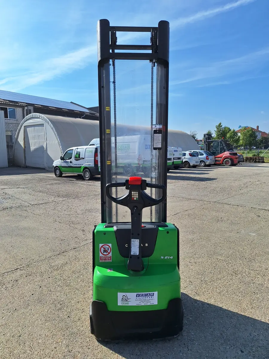 None Cesab • S214, godište 2015 • 2