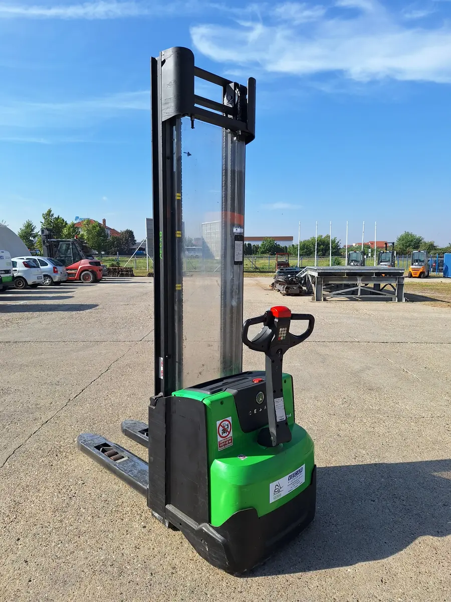 None Cesab • S214, godište 2015 • 3