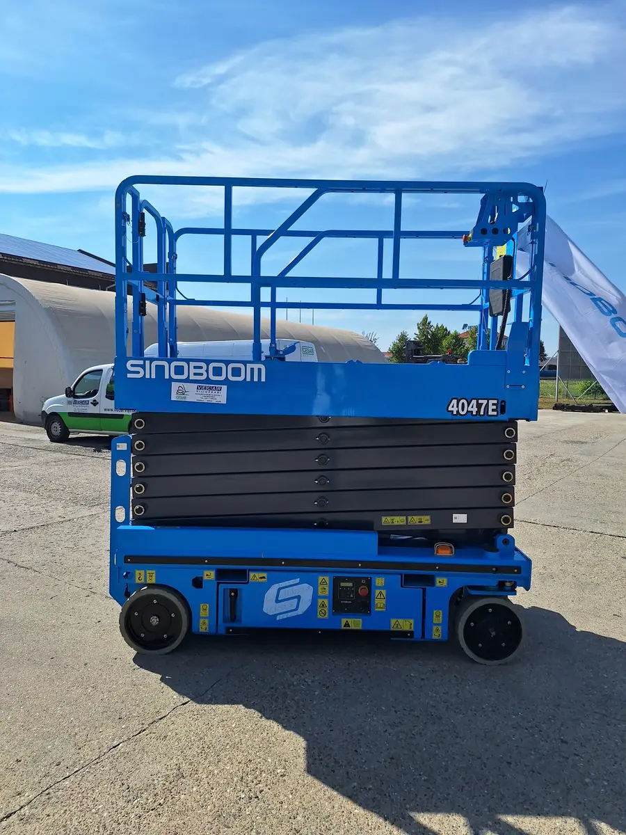 Makazasta platforma Sinoboom • 4047E, godište 2024 • 8