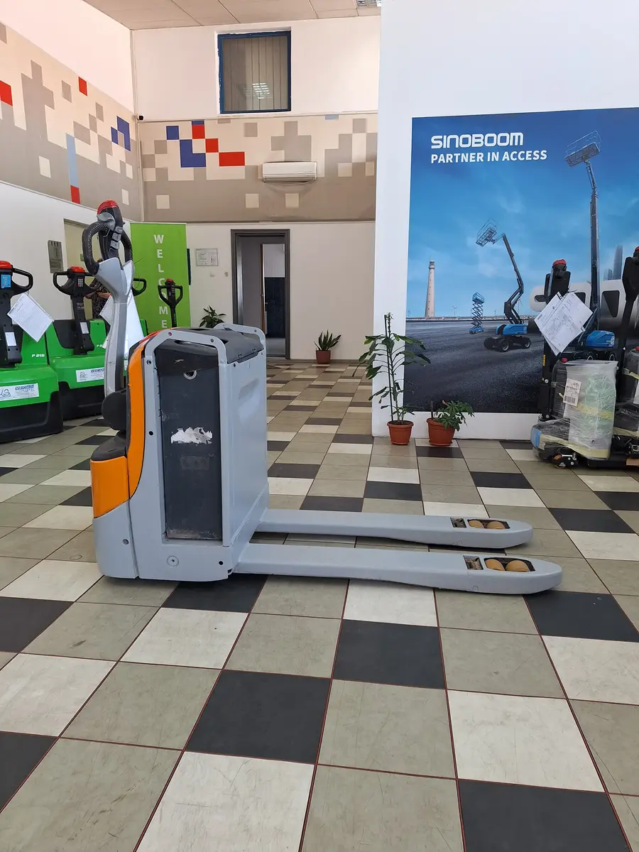 None Still • EXU18, godište 2014 • 3