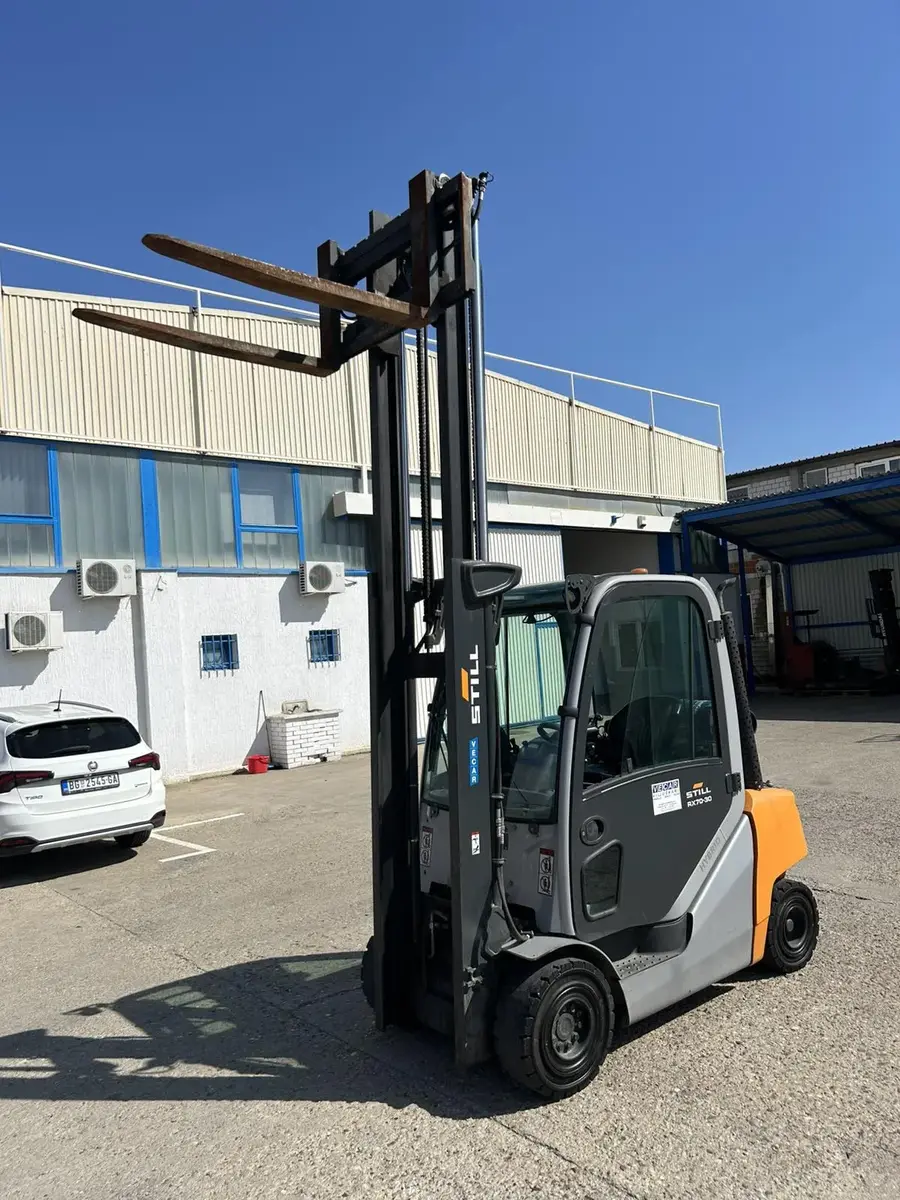 Gasni viljuškar Still • RX70-30T Hybrid, godište 2020 • 2