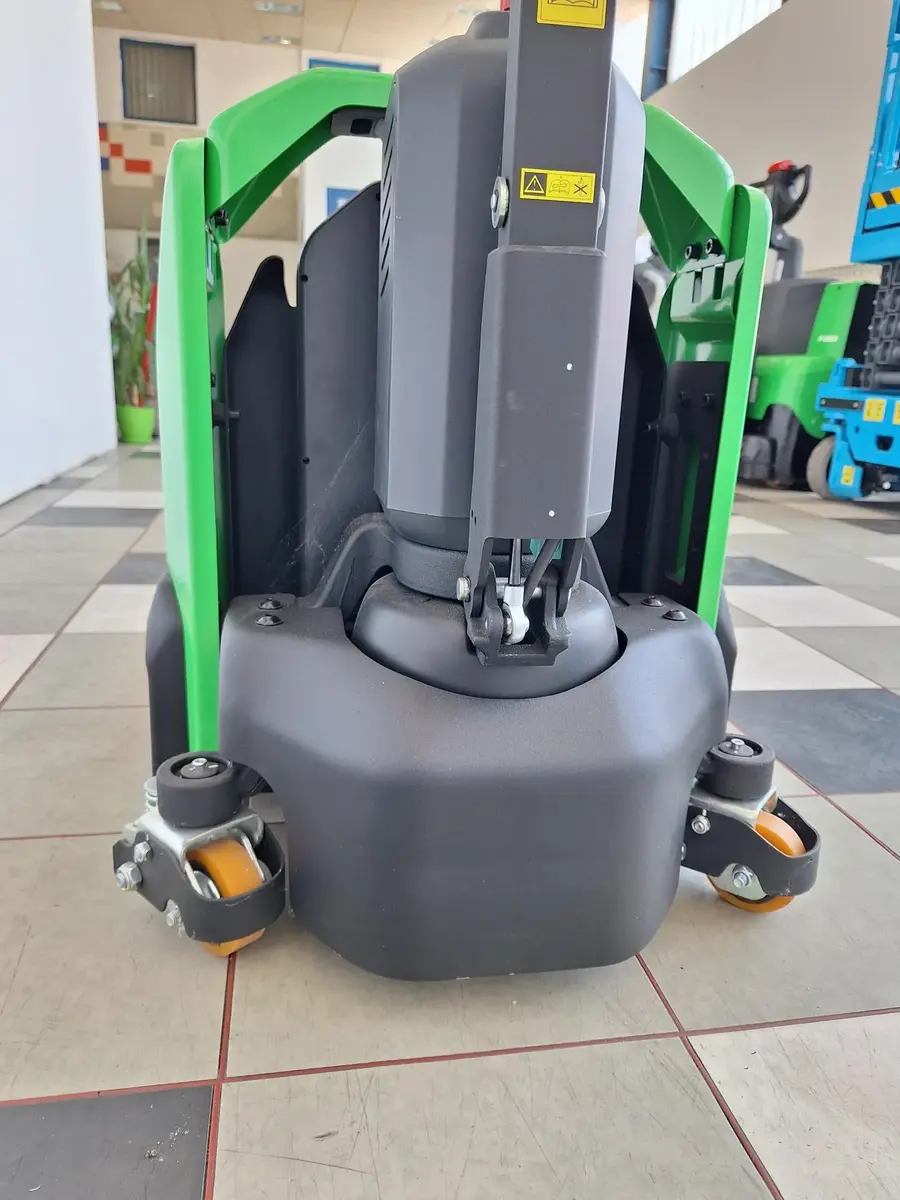 None Cesab • P013i Li-Ion, godište 2025 • 9