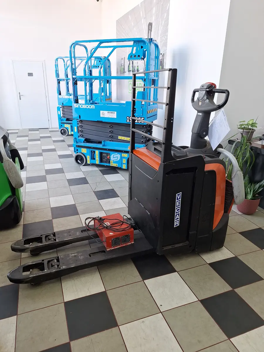 None BT • LPE200, godište 2018 • 2