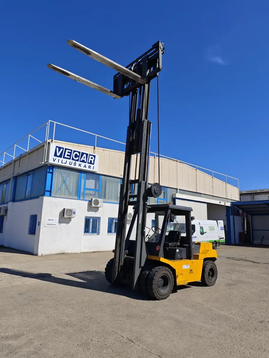 Dizel viljuškar OM Kion group • DI80C, godište 2005 • 2