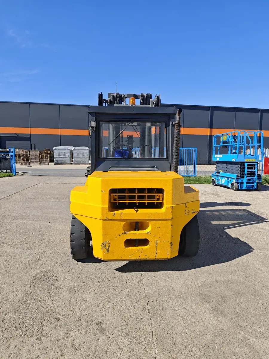 Dizel viljuškar OM Kion group • DI80C, godište 2005 • 4