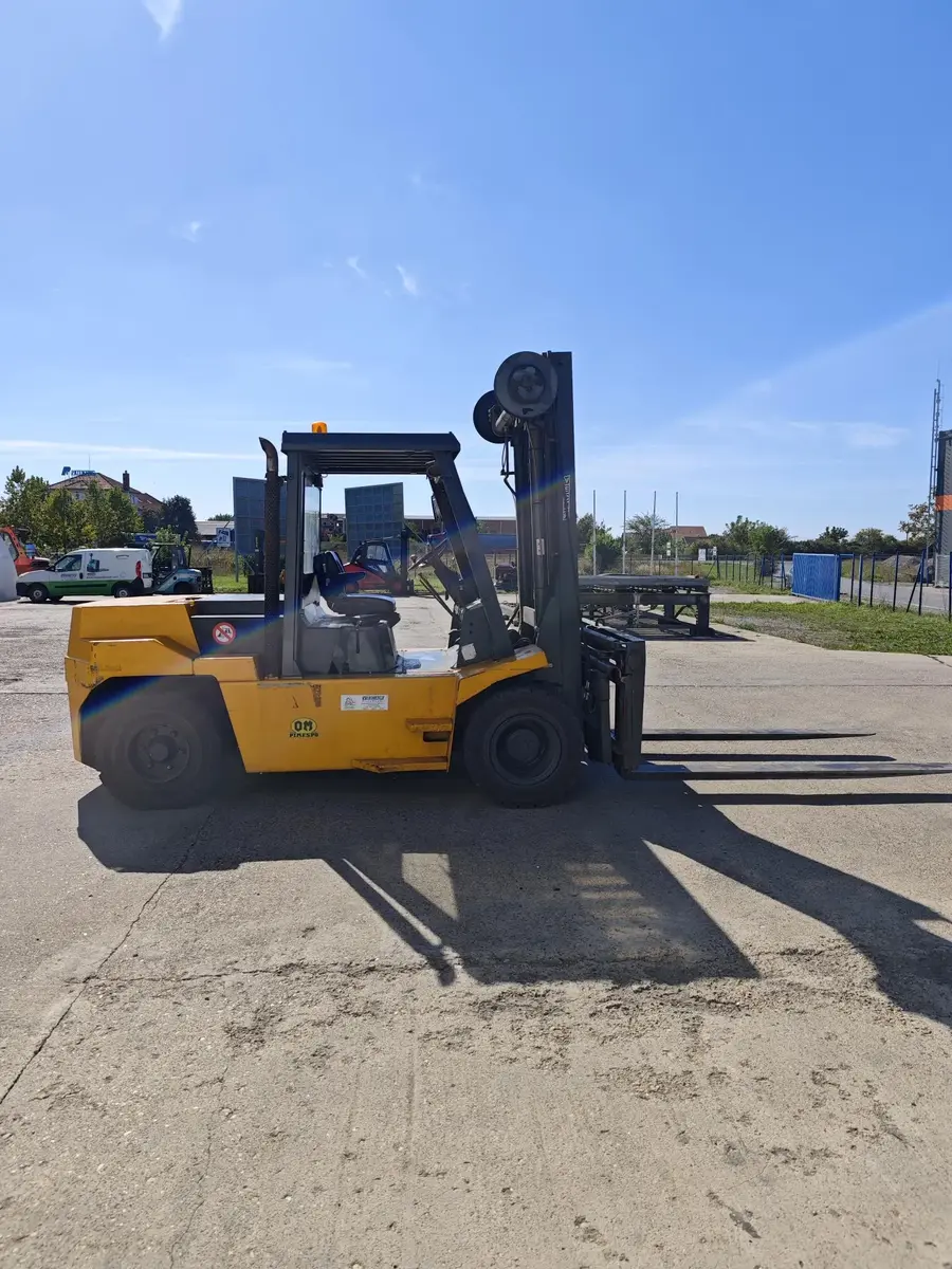 Dizel viljuškar OM Kion group • DI80C, godište 2005 • 6