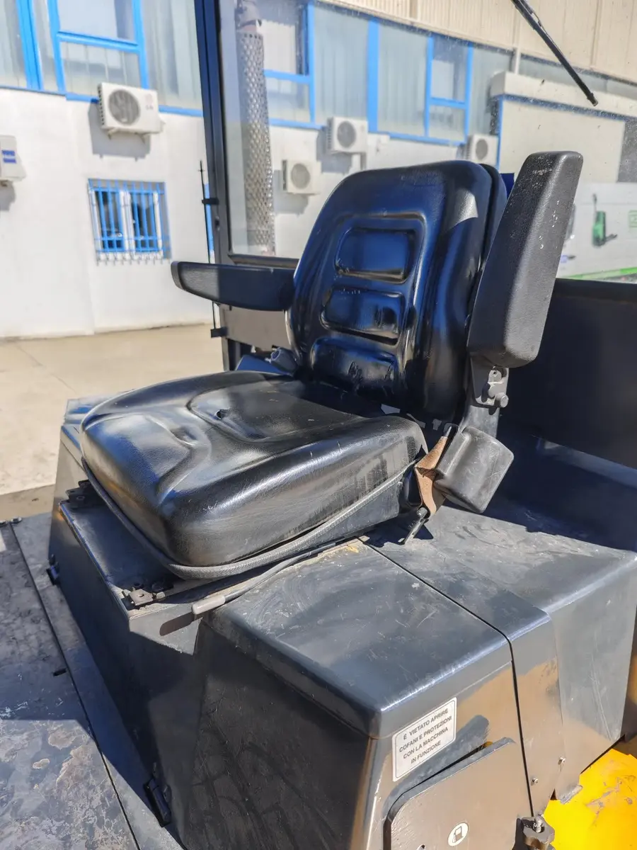 Dizel viljuškar OM Kion group • DI80C, godište 2005 • 10