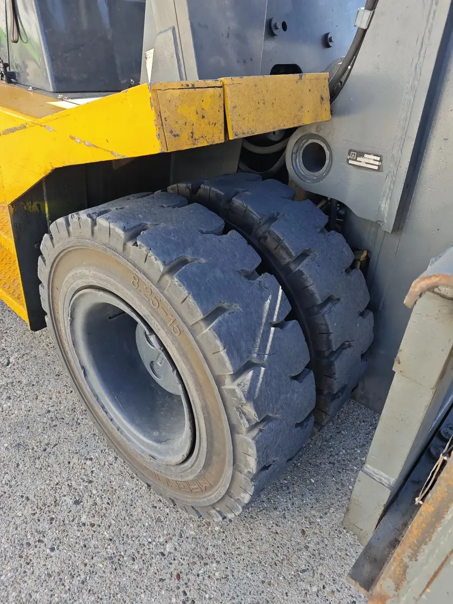 Dizel viljuškar OM Kion group • DI80C, godište 2005 • 14