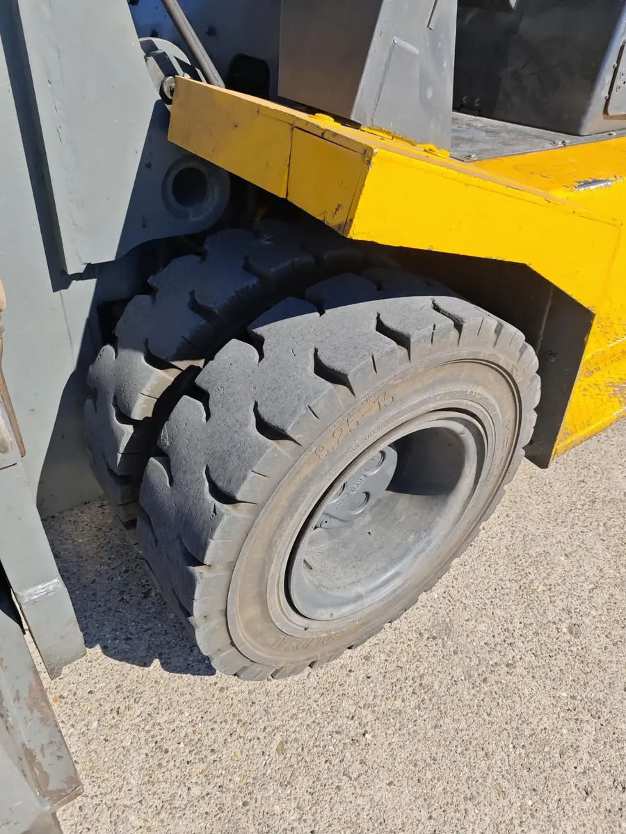 Dizel viljuškar OM Kion group • DI80C, godište 2005 • 15