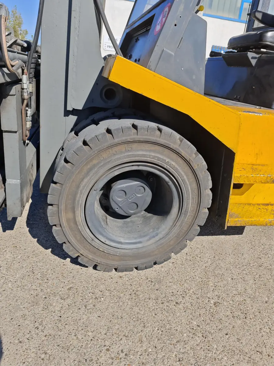 Dizel viljuškar OM Kion group • DI80C, godište 2005 • 16