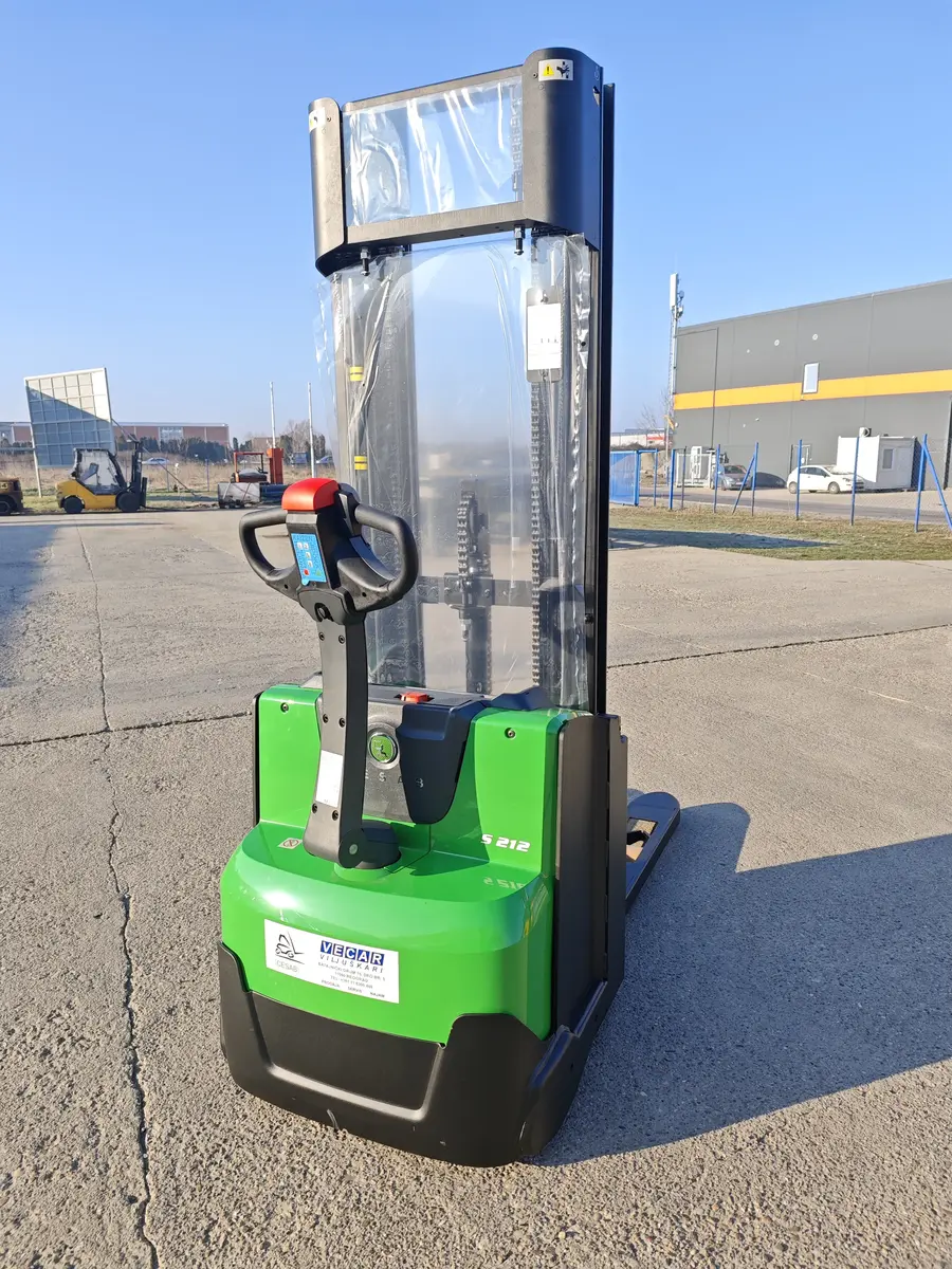 None Cesab • S212, godište 2025 • 3