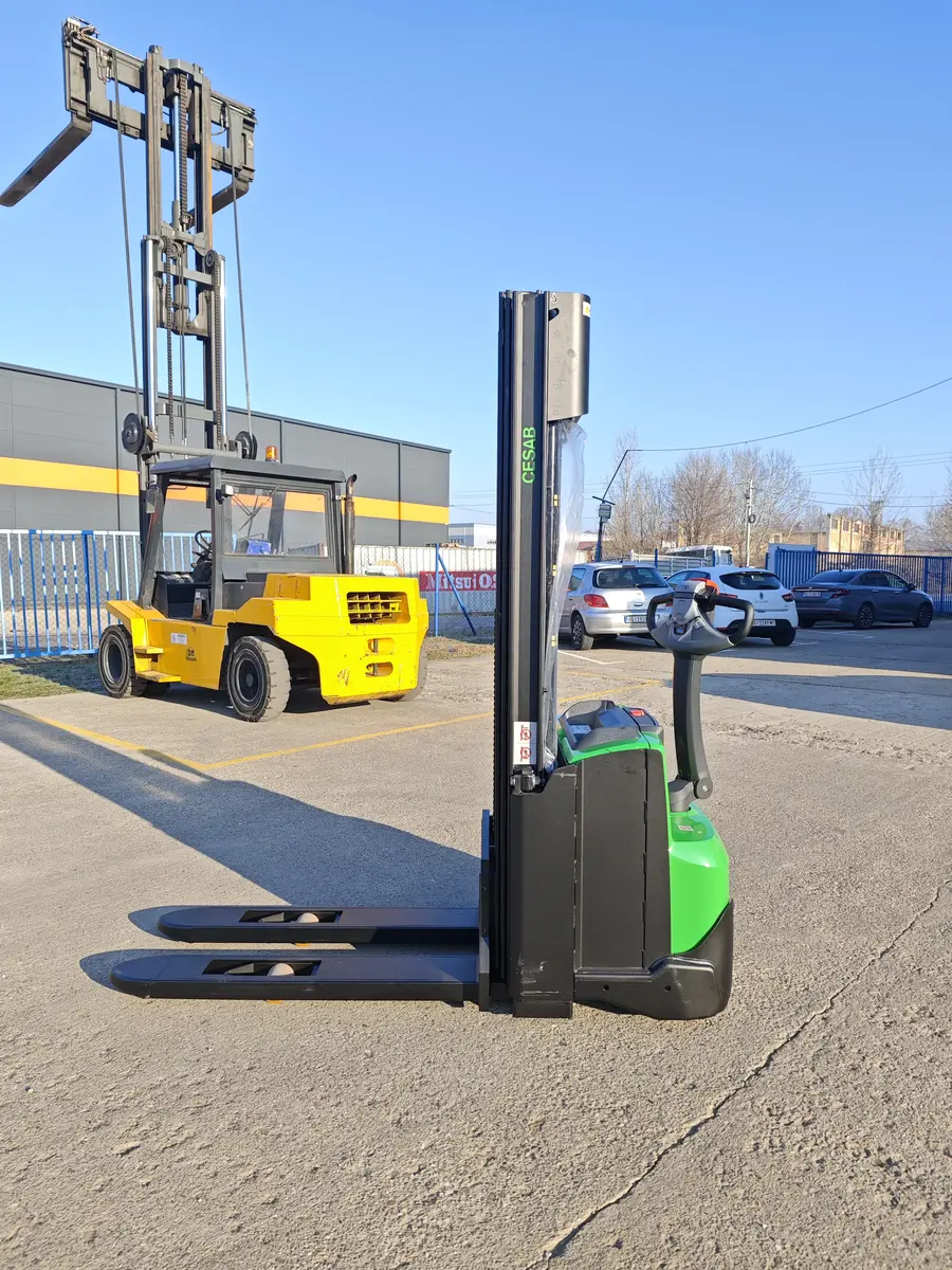 None Cesab • S212, godište 2025 • 4