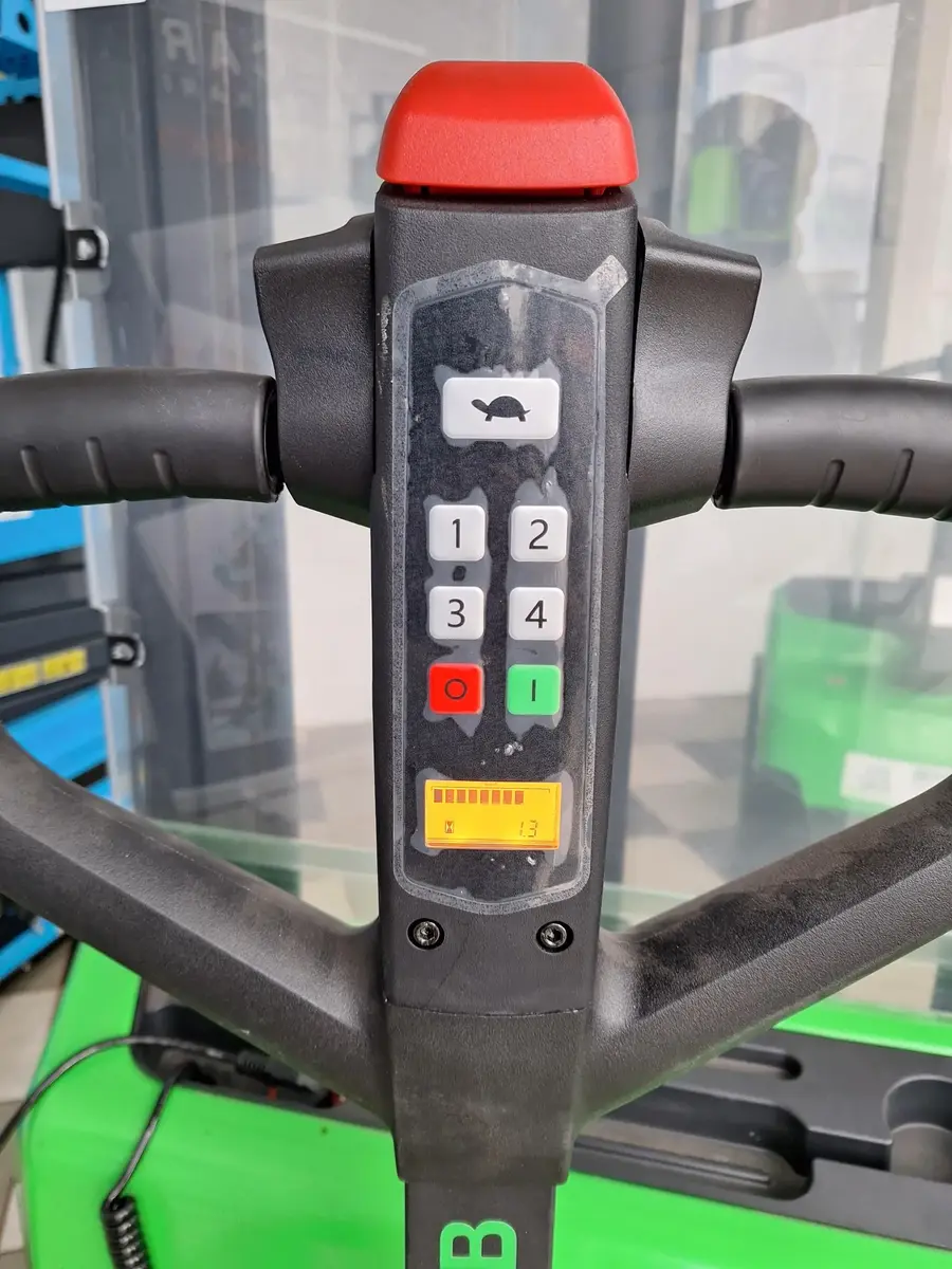 None Cesab • S010i, godište 2025 • 6